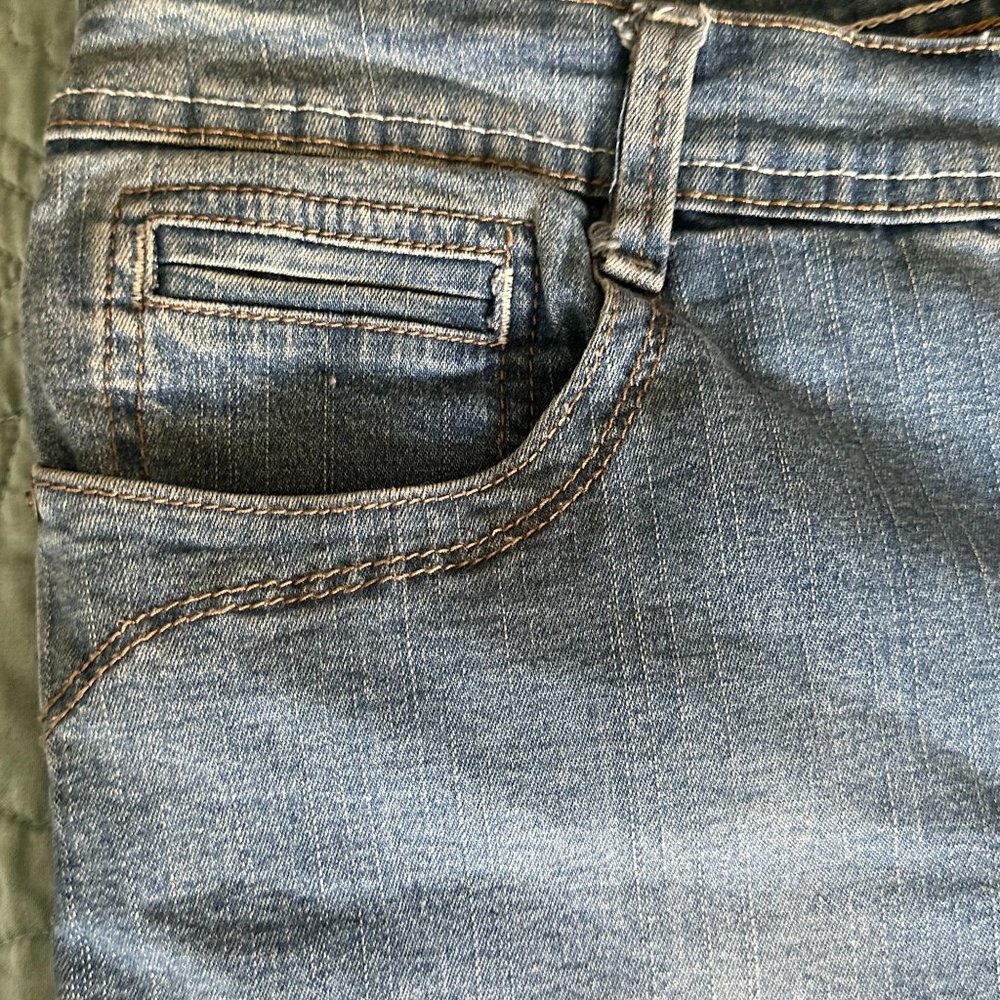 Jean Short The Perfect Fit by Gloria Vanderbilt Front and Rear Pockets Embellish - Picture 3 of 5